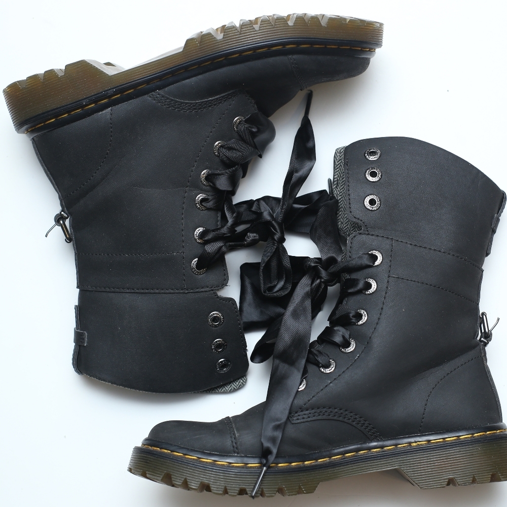 Dr. Martens Yuba Ribbon Lace-Up Boots Size 6